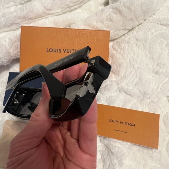 brand new Louis Vuitton sunglasses - Picture 6 of 8
